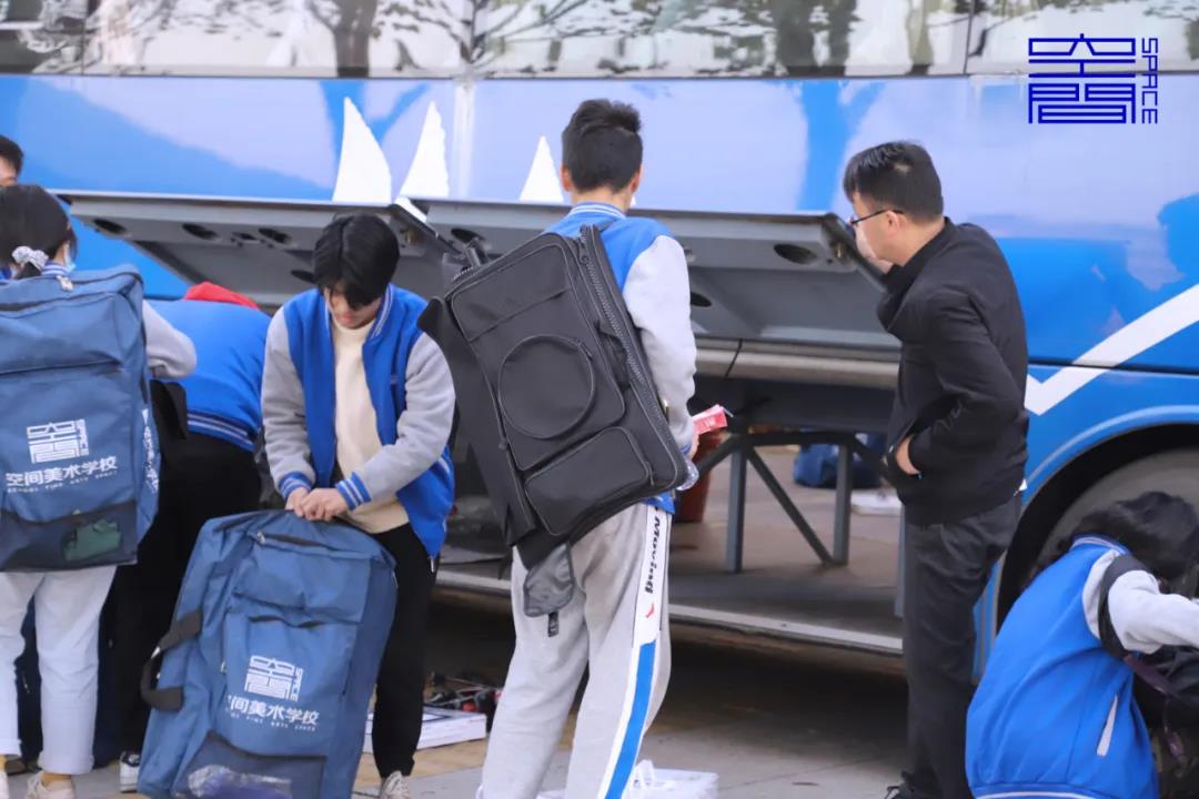 10金戈铁马.jpg
